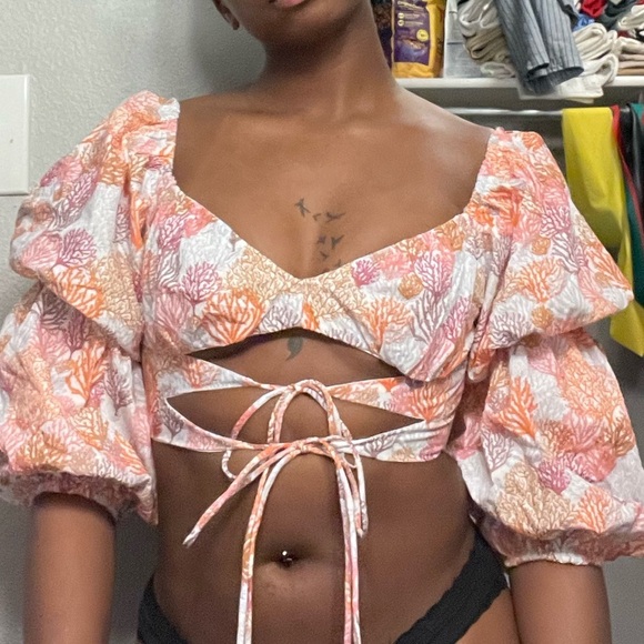 Tops - Vibrant Puff Sleeve Crop Blouse with Tie Front